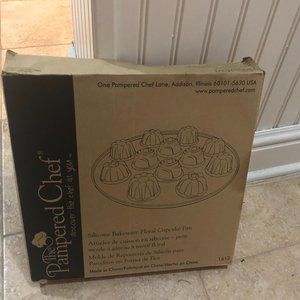 Pampered Chef Silicone Floral Baking Cups NEW